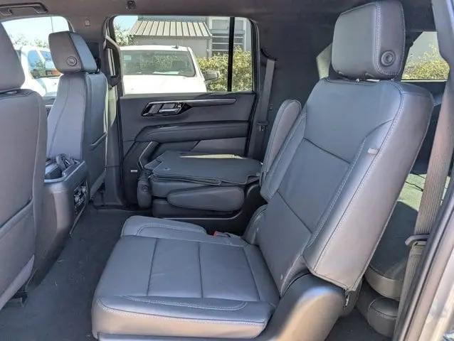2026 Chevrolet Suburban LT, RWD