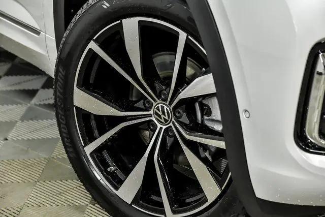 2026 Volkswagen Atlas Cross Sport SEL Premium R-Line