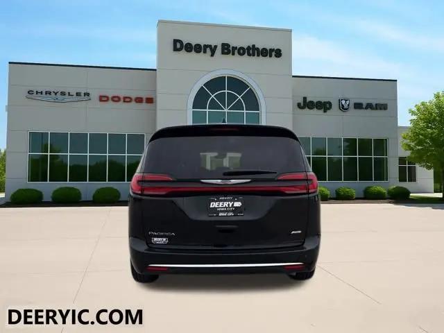 2026 Chrysler Pacifica Select AWD