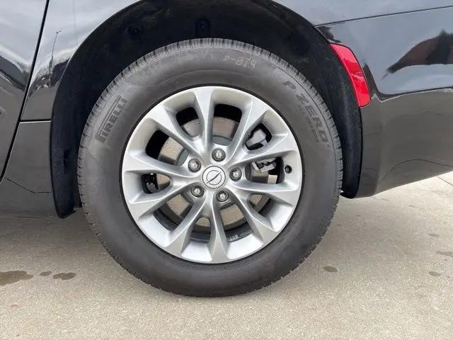 2026 Chrysler Pacifica Select AWD