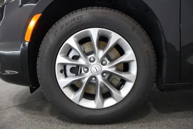 2026 Chrysler Pacifica Select AWD