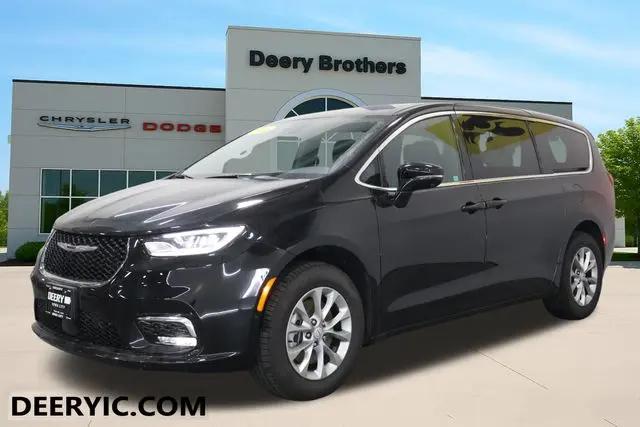 2026 Chrysler Pacifica Select AWD