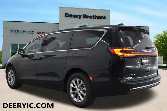 2026 Chrysler Pacifica Select AWD