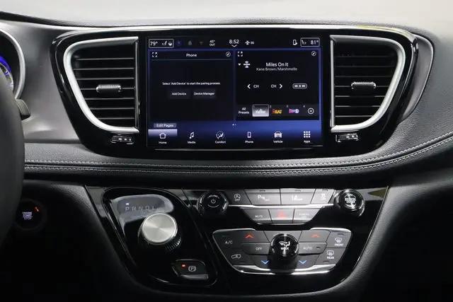 2026 Chrysler Pacifica Select AWD