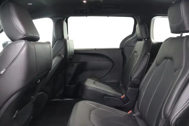 2026 Chrysler Pacifica Select AWD