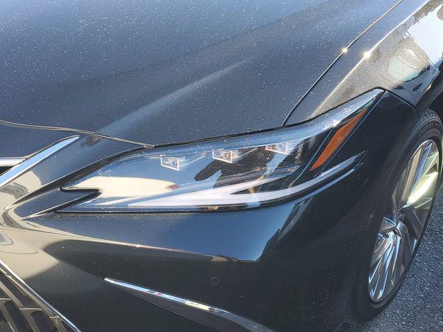 2022 Lexus ES 300h Ultra Luxury