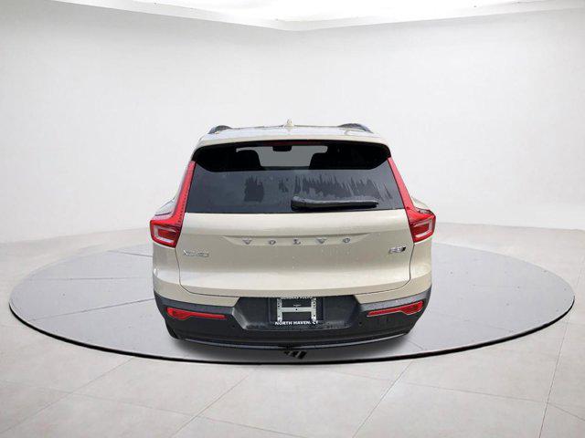 2026 Volvo XC40 Plus, B5 AWD Gas (mild hybrid), Dark