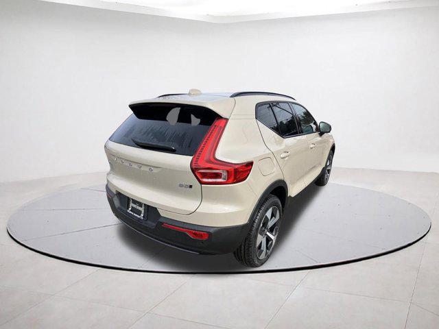 2026 Volvo XC40 Plus, B5 AWD Gas (mild hybrid), Dark