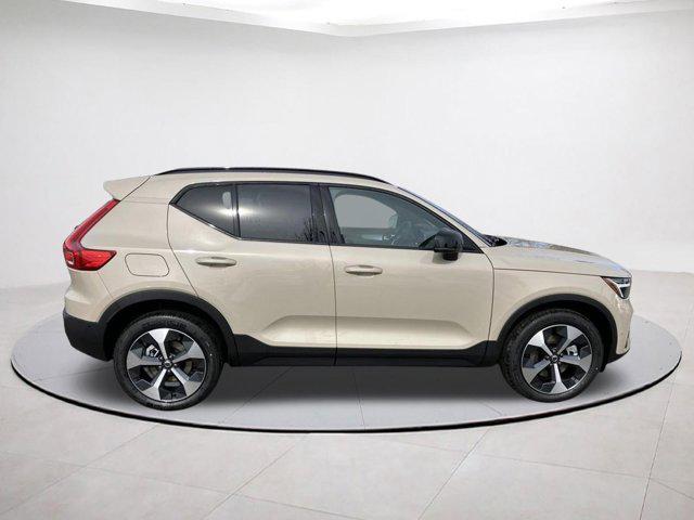 2026 Volvo XC40 Plus, B5 AWD Gas (mild hybrid), Dark