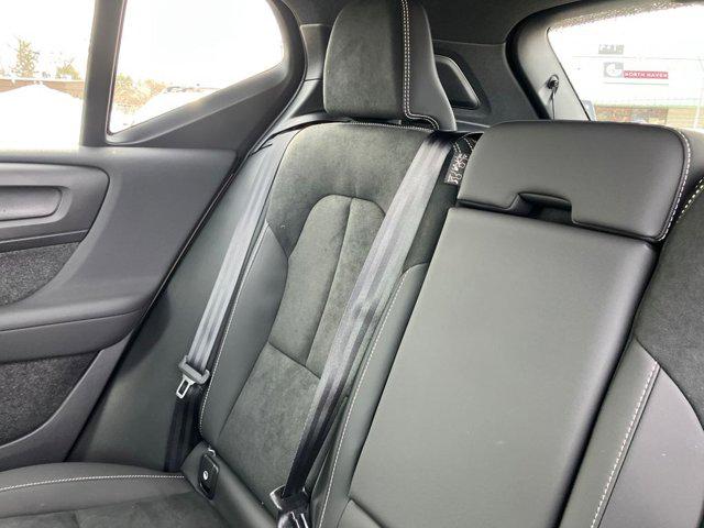 2026 Volvo XC40 Plus, B5 AWD Gas (mild hybrid), Dark