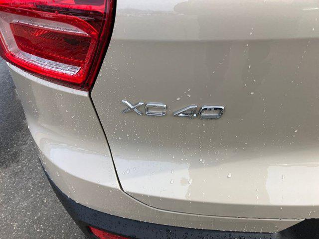 2026 Volvo XC40 Plus, B5 AWD Gas (mild hybrid), Dark