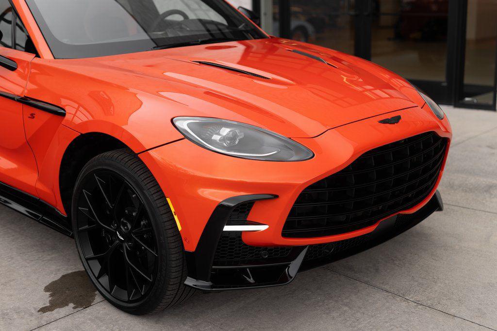 2026 Aston Martin DBX S - Photo 3