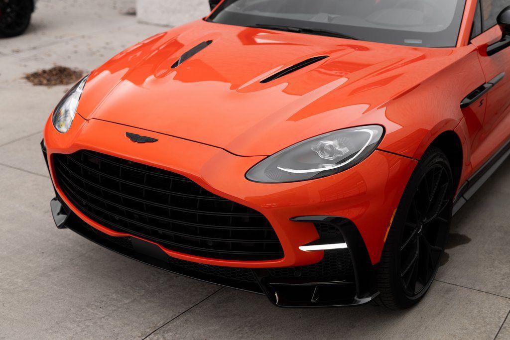 2026 Aston Martin DBX S - Photo 4