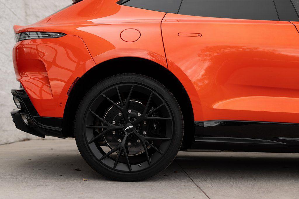 2026 Aston Martin DBX S - Photo 6
