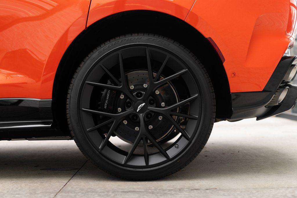 2026 Aston Martin DBX S - Photo 7