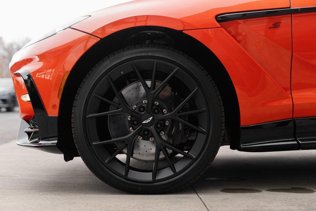 2026 Aston Martin DBX S - Photo 8
