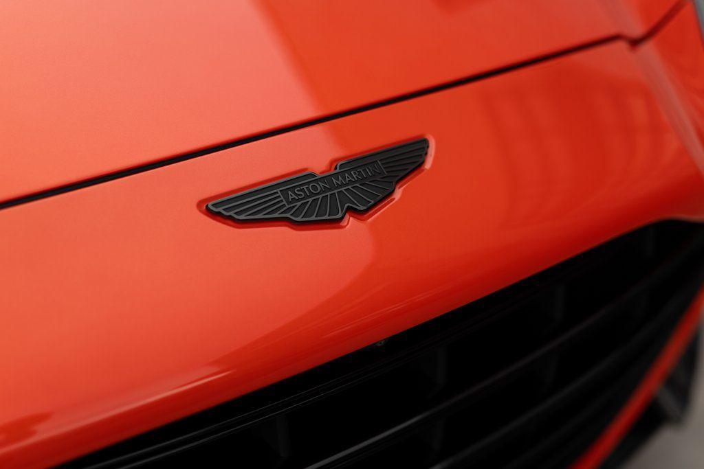 2026 Aston Martin DBX S - Photo 17