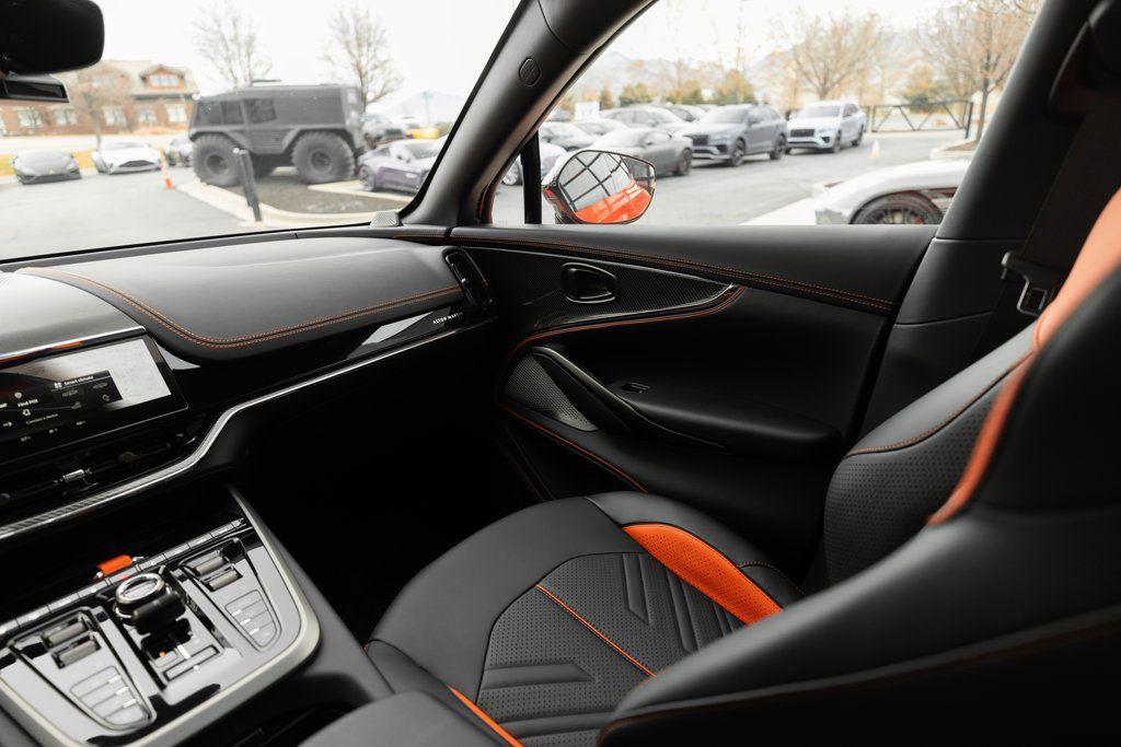 2026 Aston Martin DBX S - Photo 23