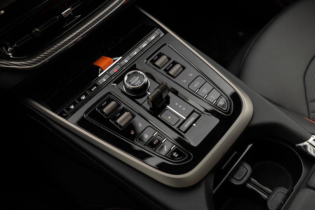 2026 Aston Martin DBX S - Photo 24
