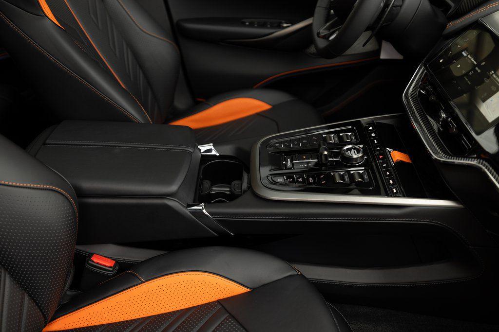 2026 Aston Martin DBX S - Photo 26