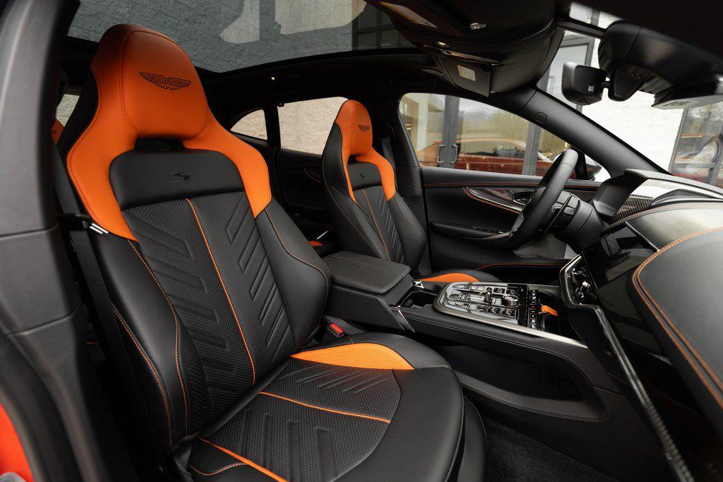 2026 Aston Martin DBX S - Photo 27