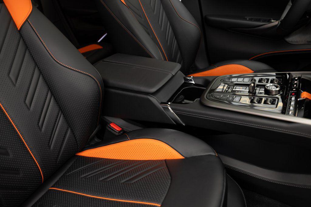 2026 Aston Martin DBX S - Photo 29