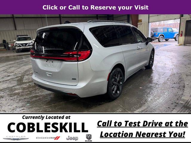 2026 Chrysler Pacifica Select AWD
