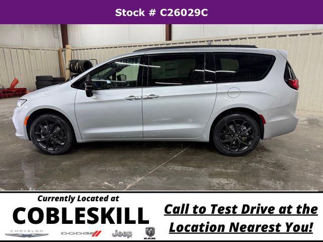 2026 Chrysler Pacifica Select AWD