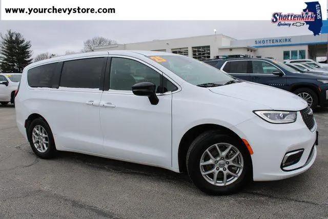 2025 Chrysler Pacifica Select for sale in Quincy, IL