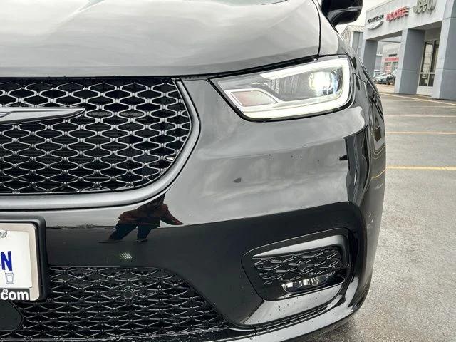 2026 Chrysler Pacifica Select AWD