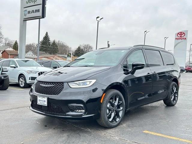 2026 Chrysler Pacifica Select AWD