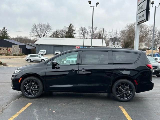 2026 Chrysler Pacifica Select AWD
