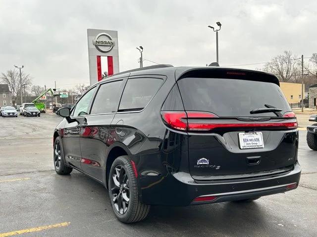2026 Chrysler Pacifica Select AWD