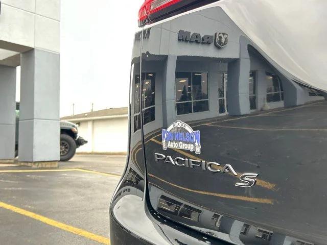2026 Chrysler Pacifica Select AWD