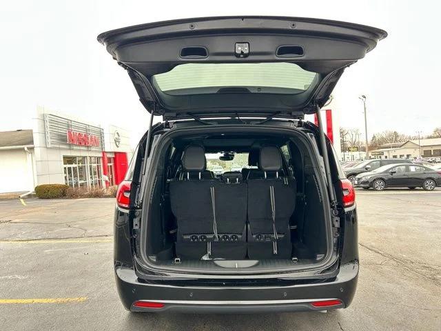 2026 Chrysler Pacifica Select AWD