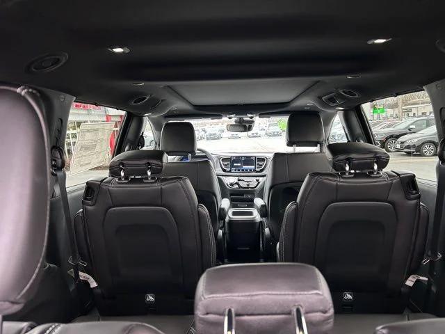 2026 Chrysler Pacifica Select AWD