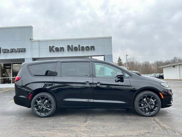 2026 Chrysler Pacifica Select AWD