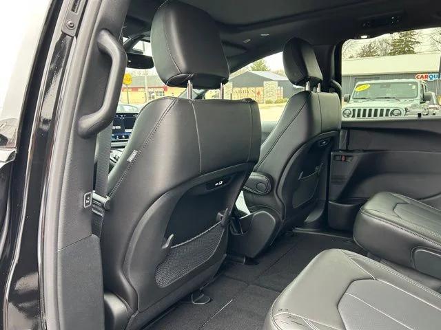 2026 Chrysler Pacifica Select AWD