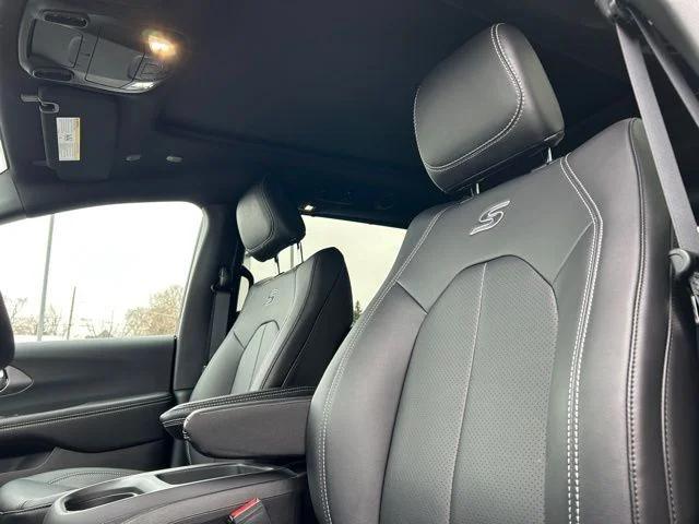 2026 Chrysler Pacifica Select AWD