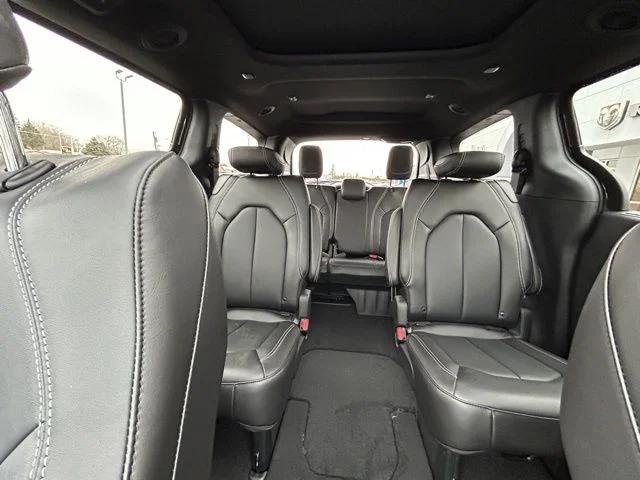 2026 Chrysler Pacifica Select AWD