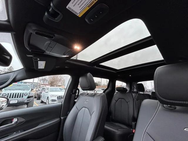 2026 Chrysler Pacifica Select AWD