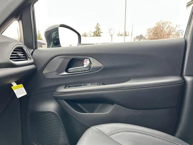 2026 Chrysler Pacifica Select AWD