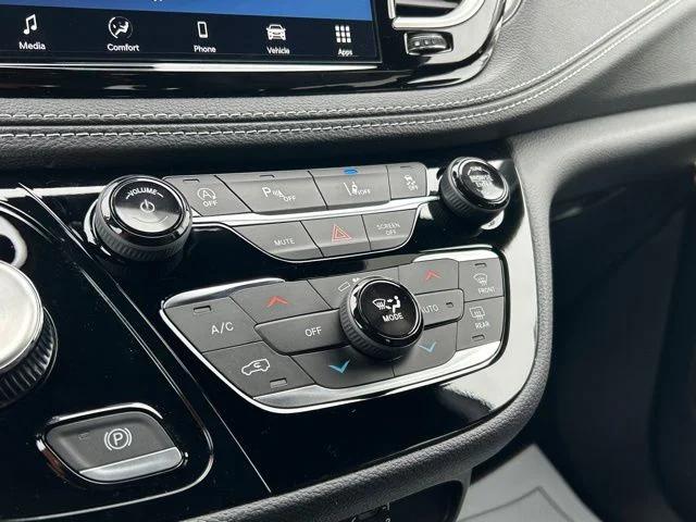 2026 Chrysler Pacifica Select AWD