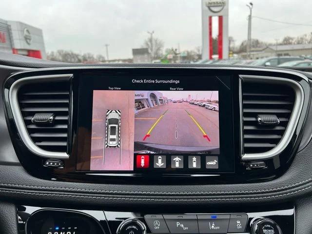 2026 Chrysler Pacifica Select AWD