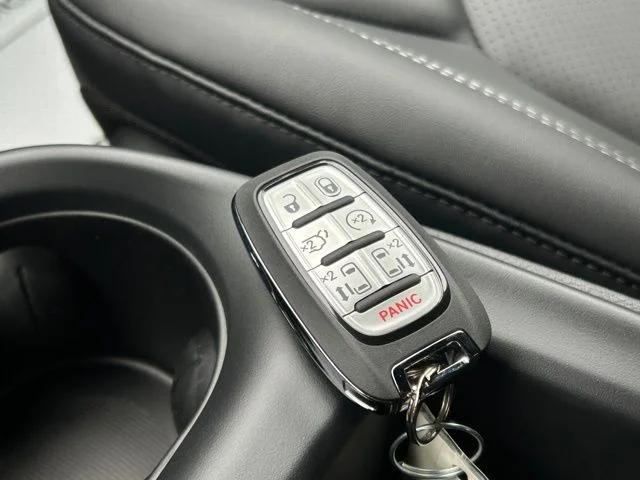 2026 Chrysler Pacifica Select AWD