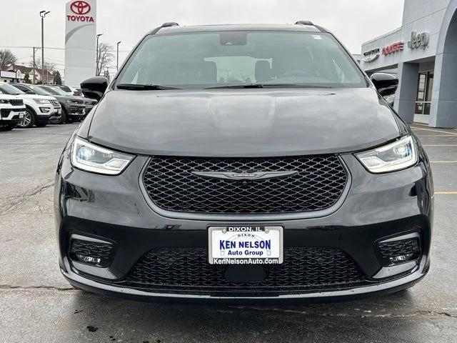 2026 Chrysler Pacifica Select AWD