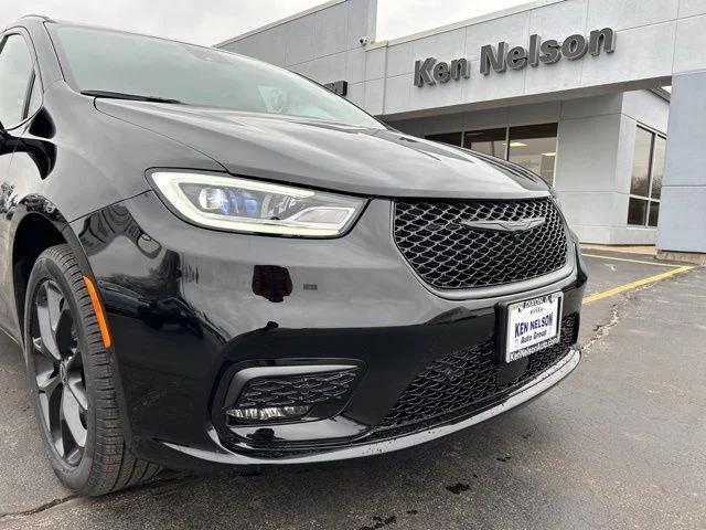 2026 Chrysler Pacifica Select AWD