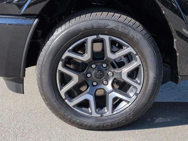 New 2026 Diamond Black Crystal Pearl-Coat Exterior Paint RAM LARAMIE image 19