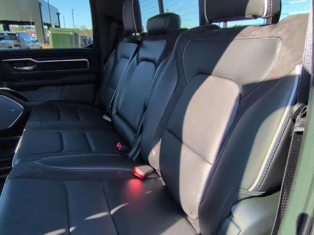 New 2026 Diamond Black Crystal Pearl-Coat Exterior Paint RAM LARAMIE image 28