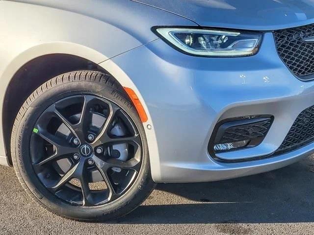 2026 Chrysler Pacifica Limited AWD
